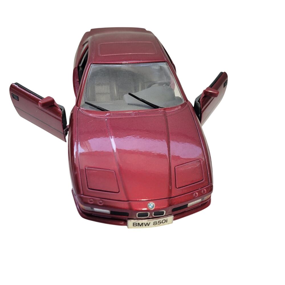 Maisto Vintage 1990 1/18 Scale Diecast Model Car Red BMW 850i  6426-1Box7